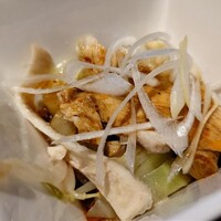 横浜中華街 重慶飯店 本館 - よだれ鶏かな？と思ったんだけど、豚足っぽい部位もあり。