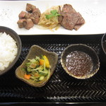 鉄板焼　勝治 - サイコロステーキ＆スライスステーキのランチ（１０００円）