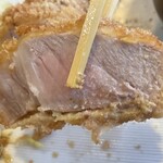 とんかつ しお田 - 衣がロースから剥がれない　美味しい豚ロース（2025年4月20日撮影）