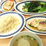 LUCKY CHICKEN RICE - LUCKY CHICKEN RICE(チキンライス、青菜の炒め物)