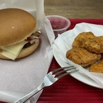 SHURI - ダブルチーズバーガー480円とチキンナゲット350円