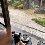 珈琲庵 珈集 - 料理写真:山茶花(ポットサイズ 990円)
トロピカルバレーマウンテン
(ポットサイズはコーヒーカップ2杯分)
珈集の銅鑼やき つぶあん(350円)