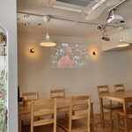 パパのごちそうと娘のお酒 - テーブル席の様子