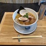 なにわ麺次郎 雅 - 黄金貝だし醤油ラーメン極上