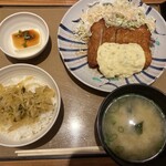 やよい軒 神田北口店 - チキン南蛮定食（950円）