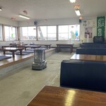 かにた川 - テーブル席