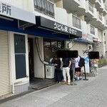 うどん屋 きすけ - 日曜日の開店時間、30分前　※既に、10人待ち
