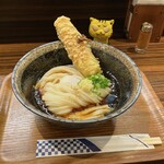 鯛ちくわ天と温泉たまごのぶっかけ　1,000円(税込)  ※うどんの盛り付けが、美しい