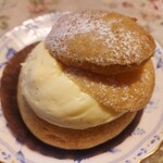 ルラシオン - シュー・ア・ラ・クラーム360円