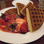 Melange Cafe - イチゴカスタードワッフル　イチゴがたっぷり