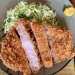 とんかつ石亭 - 厚切ろーすかつ（上から）