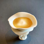 プレゼンテ スギ - 大地の恵み ニホンミツバチの蜂蜜・蓮華草・水牛のミルク。お花の香りの華やかな蜂蜜✩.*˚