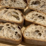 ブーランジェリー コロン - パン・ド・カンパーニュ（カット）