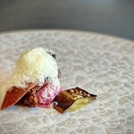 プレゼンテ スギ - 降り立った鴨ビーツとサワークリーム・ピーナッツとアーモンド蜂蜜。冷凍なしのジビエ料理。野性味を感じます✩.*˚