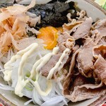麺紡 - 新たま肉ぶっかけうどん