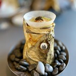 プレゼンテ スギ - スズキの塩漬け生ハム・トマトジュース・柚
      子胡椒・パセリオイル・キャビア N25