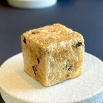プレゼンテ スギ - 立方体 ラムレーズン。バターの風味が豊か♡
