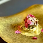 プレゼンテ スギ - 本日のパスタ キタッラ 鯖の味醂干し とボラ・2種のカラスミ。鯖のみりん干しを加えた和と洋のマリアージュが楽しめるパスタ。