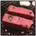 牛新 - 分厚いカットの常陸牛のシャトーブリアンは、肉色もサシも上品で綺麗。見るからに旨そう