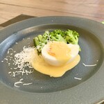 パスト エ カフェ 幸庵 - ●前菜2
      玉子とアスパラガスとブロッコリーの温サラダ
      アスパラガスの出汁ロースト
      自家製マヨネーズ