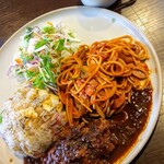 カサン - 夫は欲張りセット1500円✨ピラフ、ナポリタン、サラダと選べるメインをハンバーグで♫スープ、コーヒー付き♫特にしっとりピラフ絶賛してました✨