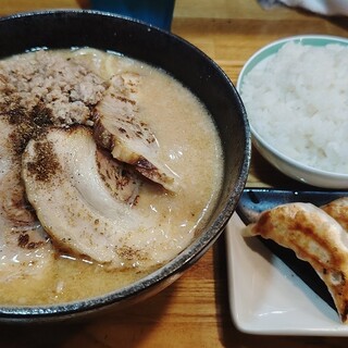 よこはち 口コミ一覧 : らーめん よこはち - 国母/ラーメン [食べログ]