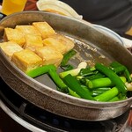 牛銀本店 - リブロースの旨味を豆腐に余すことなく吸収させます