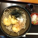 山形屋 - 『冷やし海老おろしそば』。海老の天ぷらが特に美味しい。
