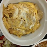 山形屋 - 小カツ丼も肉も卵もしっかり味わえます。