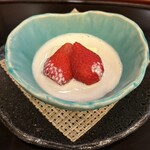 山玄茶 - 黒胡麻プリンと苺