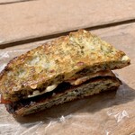 メゾン ムラタ - 須磨海苔フォカッチャのフロマージュベーコン ¥200