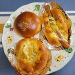 リオのパン - ウインナーパン、コーンマヨパン、あんぱん