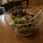 スーラジ - サラダのドレッシングがウマい！
たぶん和がらしあたりを効かせたオリジナル。