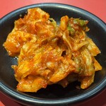 焼肉丼 十番 三ノ宮店 - 食べ放題キムチ