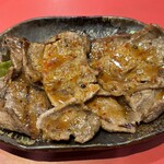 焼肉丼 十番 三ノ宮店 - 牛ロース皿
