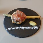 カフェ　ランプ - 野菜のフリットはシイタケとアスパラ。写真だと伝わりにくいけど肉厚で大きなシイタケでした。乗ってるのは生ハムみたいなやつでした