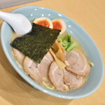 らーめん 裕心 - 料理写真:豚骨醤油らーめん・並（８５０円）＋チャーシュー（３００円）＋味付たまご（１２０円）２０２５年４月