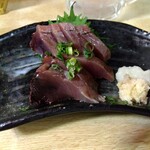 とん八 - かつを刺身 520円(税込)(2025年4月18日撮影)
