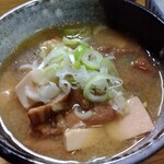 とん八 - もつ煮込み 400円(税込)(2025年4月10日撮影)