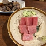 大甚 - 鳥もつ煮、マグロ刺
