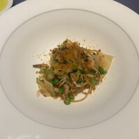 ペッシェ・ロッソ - 春キャベツと桜海老とカラスミのパスタ
