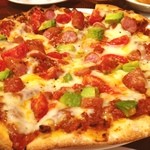 Public House GANG - アボカドのタコスピザ。ピザもパエリアもまじ美味い