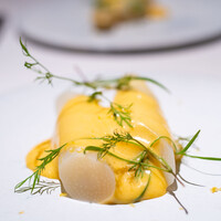 レストラン オオツ - 2025.4 蒸し立てフランス産ホワイトアスパラガス エスプーマしたサバイヨンソース