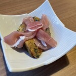 音音 新宿センタービル店 - お通し（じゃがいもと生ハム）