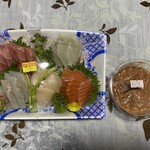 おさしみの店 魚七 - 刺身5点盛りとイカ塩辛