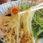 麺はやや平打ち