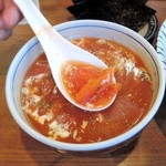 らーめん しおの風 - 中にはザク切りトマトが