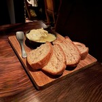 タビ式 - 「ハイジの食べたパン」。気分はスイス。とろ〜りチーズにマッシュポテト。