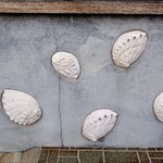 東京亭 - お店入口付近の装飾（アワビの殻）