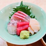 東京亭 - 刺身の盛り合わせ